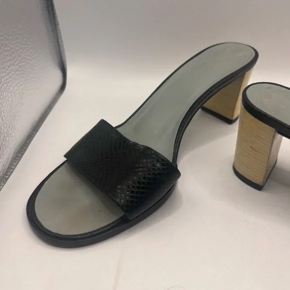 Gucci womens reptile slip on sandals. Size 6B black snakeskin w/ block heel. - Picture 3 of 10
